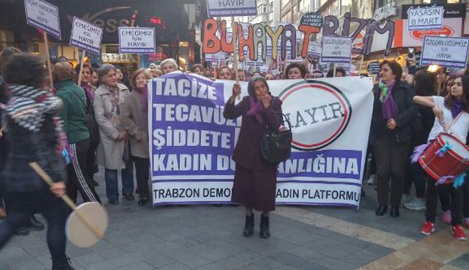 Trabzon'da kadınlar 8 Mart için yürüdü