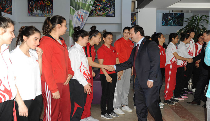 Bayan boksörler Trabzon’da yumruk sallayacak