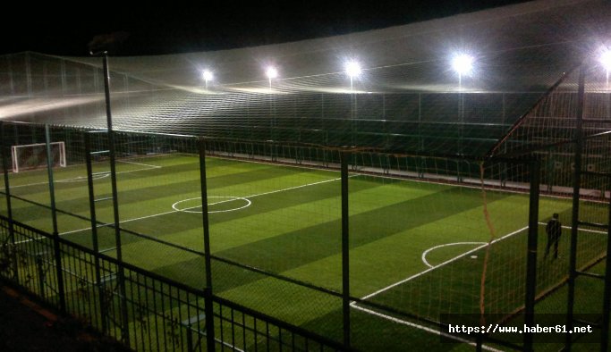 Trabzon'da okullar arası halı saha futbol turnuvası