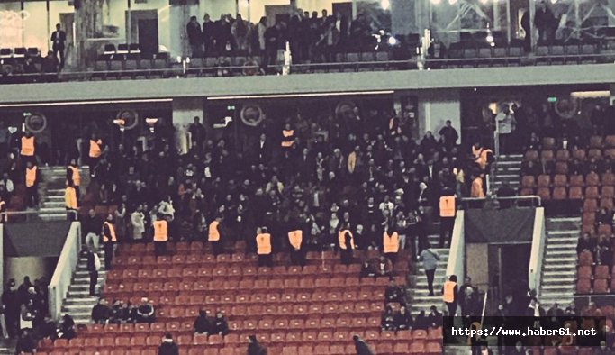 Yunanlar, Beşiktaş taraftarını bıçaklamış!