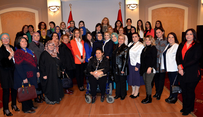 Şengül Yavuz, kadınlarla bir arada