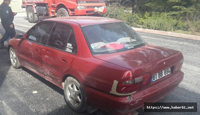 Trabzon plakalı araç motosiklete çarptı