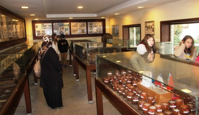 Bakkal dükkanını müze yaptı