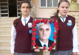 Maçka öğretmenini uğurladı