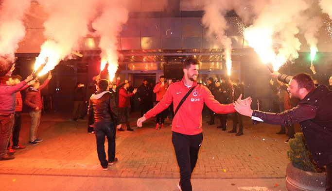 Akhisar Belediye maçı sonrası Trabzonspor'a coşkulu karşılama
