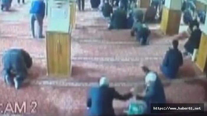Camideki hırsıza cemaatten meydan dayağı