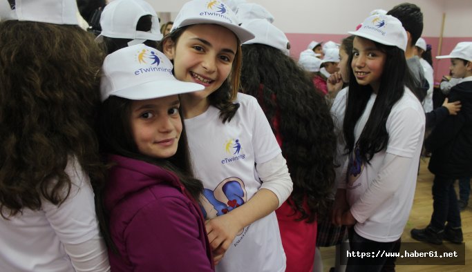 Düzköy'lü öğrencilerden özel bir proje