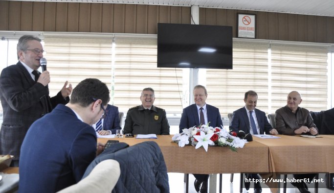 Salih Özkan veda etti, Vali Yavuz güldürdü