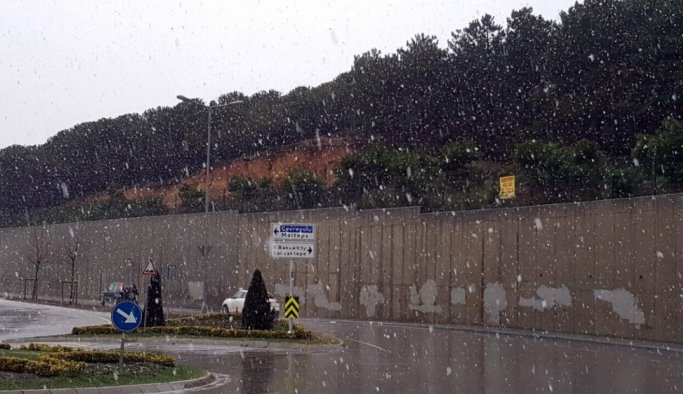 İstanbul’a kar yağdı!