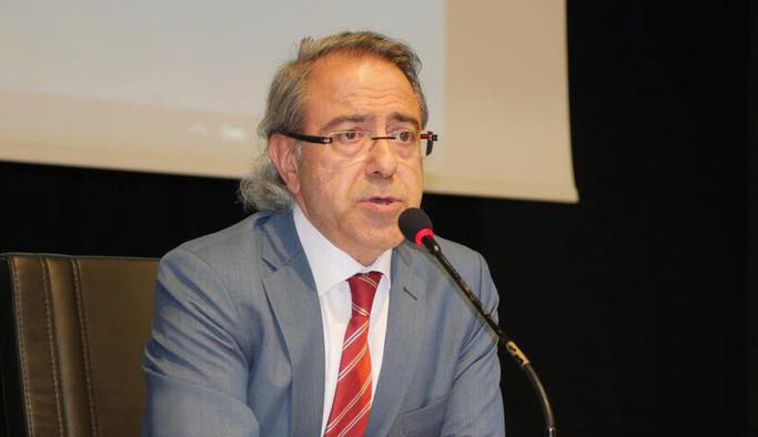 Ünlü tarihçiye Trabzon'da yumurtalı protesto!