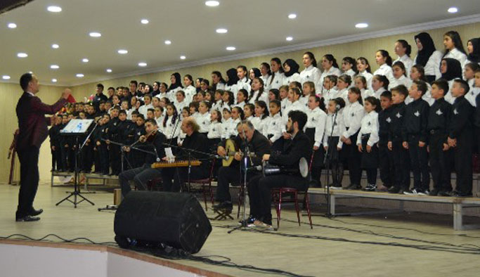 Türkiye'nin en büyük çocuk korosu Araklı'da sahne aldı