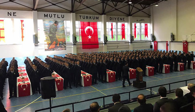 Trabzon'da 370 polis adayı diploma aldı