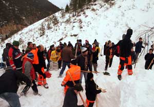 Ölen dağcılar anısına yürüdüler
