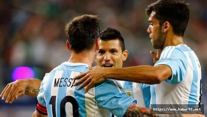 Mas Arjantin'de ilk 11 de sahaya çıktı