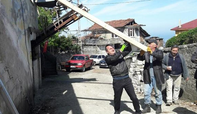 Rize'de mezun oldukları okula tadilat yapıyorlar