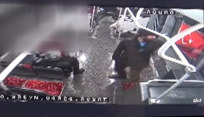 Türk bayrağına çirkin saldırı!