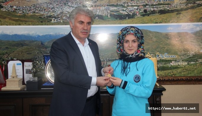 Bayburt'ta başarı altınla ödüllendirildi