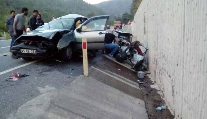 Otomobilde sıkıştı 1 saat sonra kurtarıldı