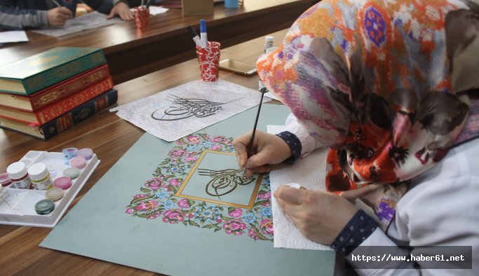 Öğrenciler ve öğretmenler tezhip kursunda buluşuyor