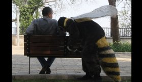 "Arı adam" Canan Karatay'ın dilini sokacak!