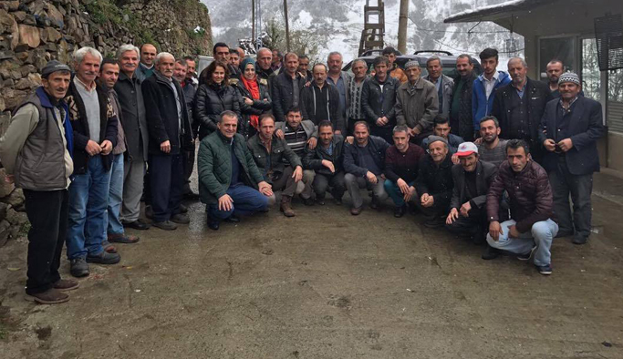 Sağıroğlu Mahalleleri Arşınlıyor: "Bu Seçim Torunlarımızı İlgilendiriyor"