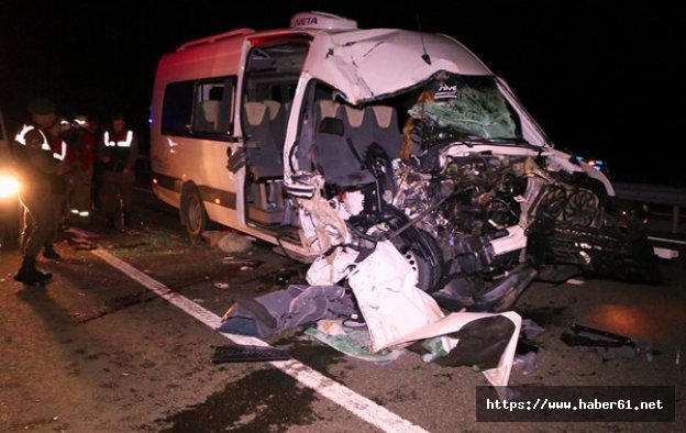 Taraftar minibüsü tırla çarpıştı: 1 ölü, 19 yaralı