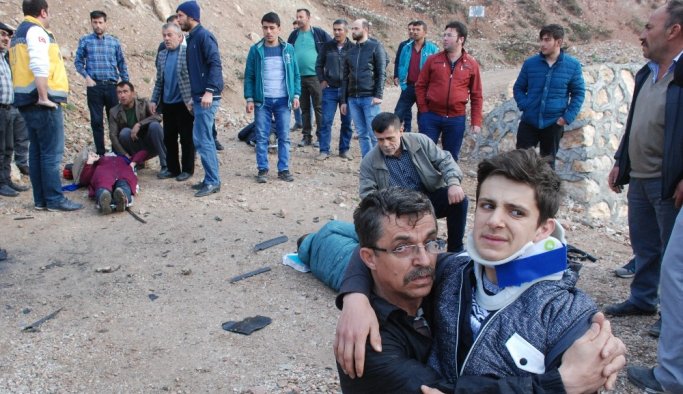 Öğrenci servisi devrildi: 16 yaralı