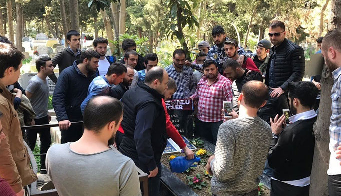 Trabzonsporlular'dan Fenerli liderin mezarına ziyaret!