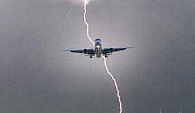 THY uçağına yıldırım düştü!