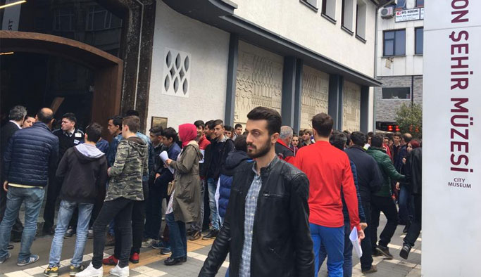 Özdilli çocuklar erken bayram kutladılar