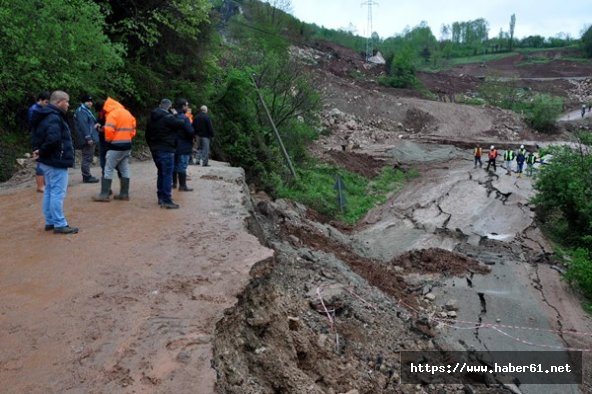 Yollar çöktü, 17 köye ulaşılamıyor