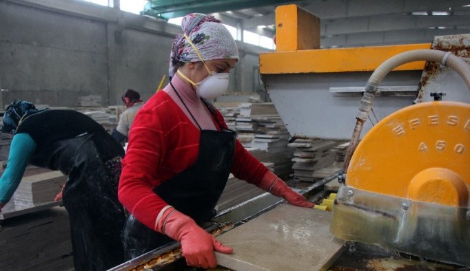 Ekmeklerini taştan çıkarıyorlar