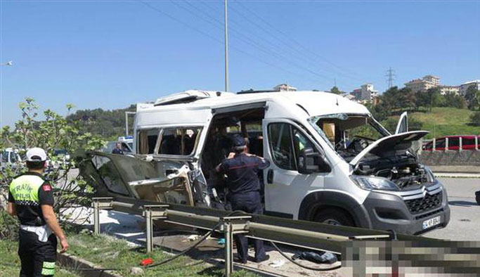 Üniversite servisinde patlama: Yaralılar var...