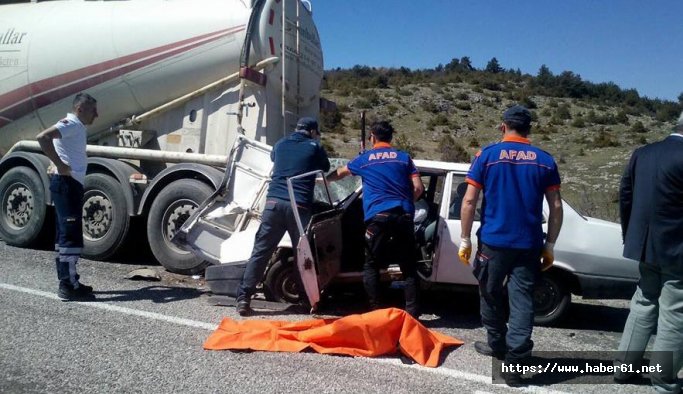 Beton mikserine çarpan sürücü öldü