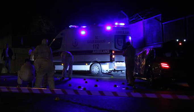 Lüks otomobile kurşun yağdırdılar