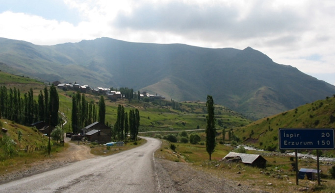 Karadeniz'de çığ tehlikesi yolu kapattırdı