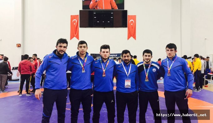 Bayburt Üniversitesi minderin tozunu attırdı