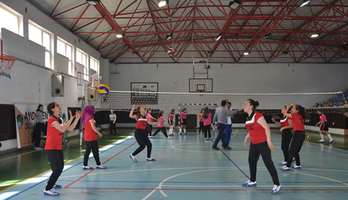 Trabzon'da Okullararası voleybol turnuvası başladı