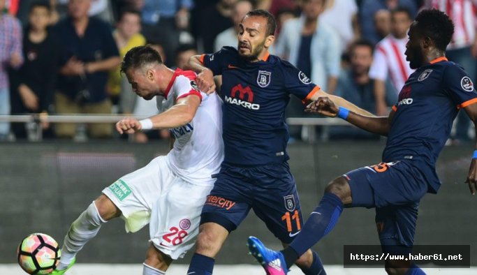 Başakşehir yarıştan kopmadı