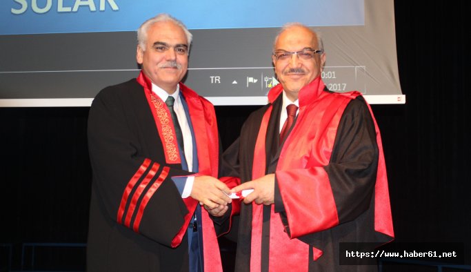 Azmetti, 70 yaşında Hukuk mezunu oldu