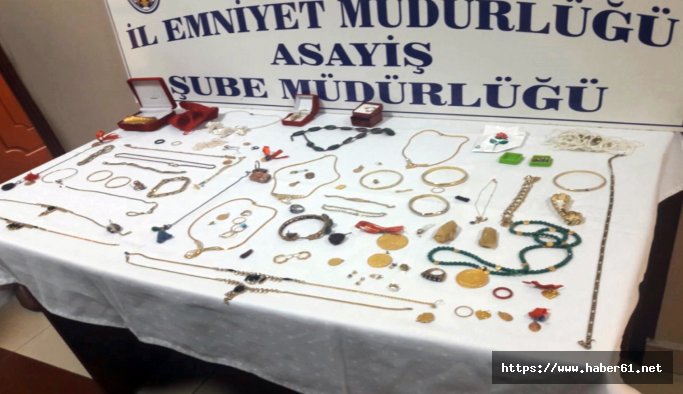 Kabe’den getirdiği toprağa kadar çaldılar