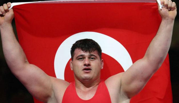 Rıza Kayaalp altın kazandı!