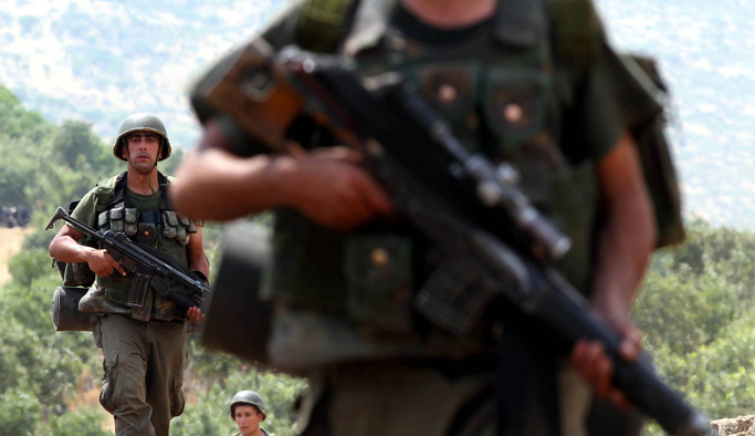 Askeri birliğe sızmaya çalışan teröristler öldürüldü