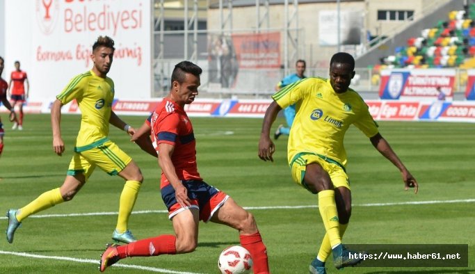 Çocuğu ölen futbolcu yine de maça çıktı