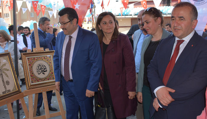 Genç, el sanatları sergisini açtı