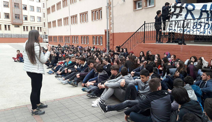 Rize okulları kapanmasın diye oturdular