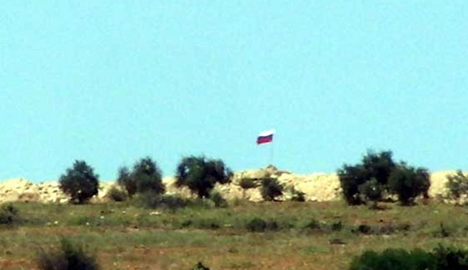 Sınırda Rus bayrağı!