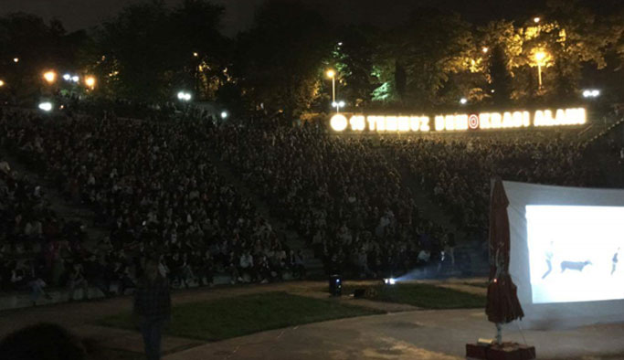 KTÜ'de öğrenciler Açık Hava sinemasında buluştu