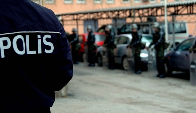 1400 polisle dev operasyon