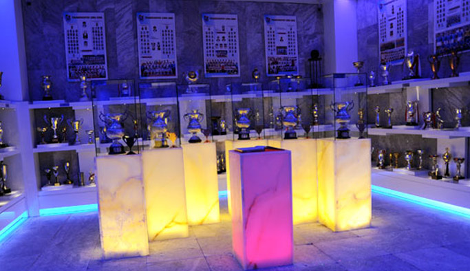 Trabzonspor'a şok! Kupalara haciz...